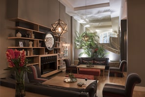 Coin salon dans le hall