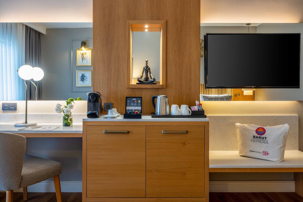 1 habitación y minibar con artículos gratuitos