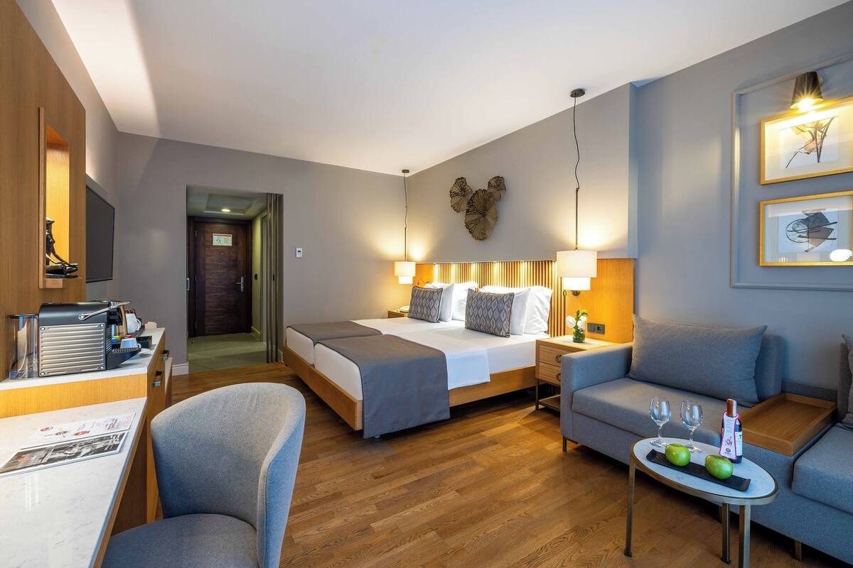 Minibar (free items), in-room safe, blackout drapes, soundproofing
