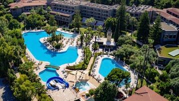 Indoor pool, 3 outdoor pools, pool umbrellas, sun loungers