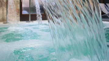 Couples treatment room(s), sauna, hot tub, steam room