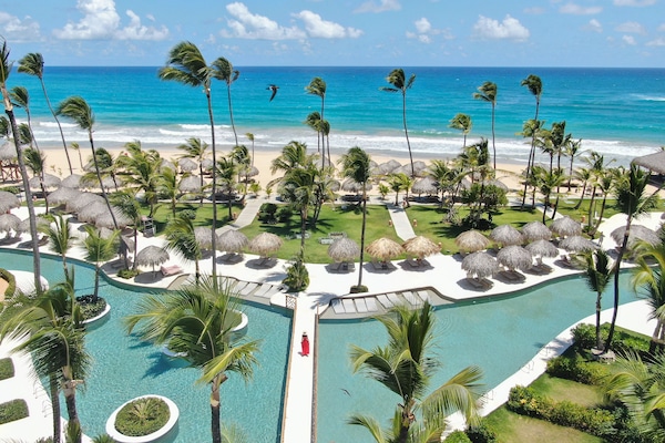 4 outdoor pools