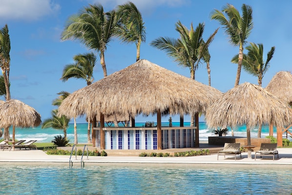Bar en bord de piscine