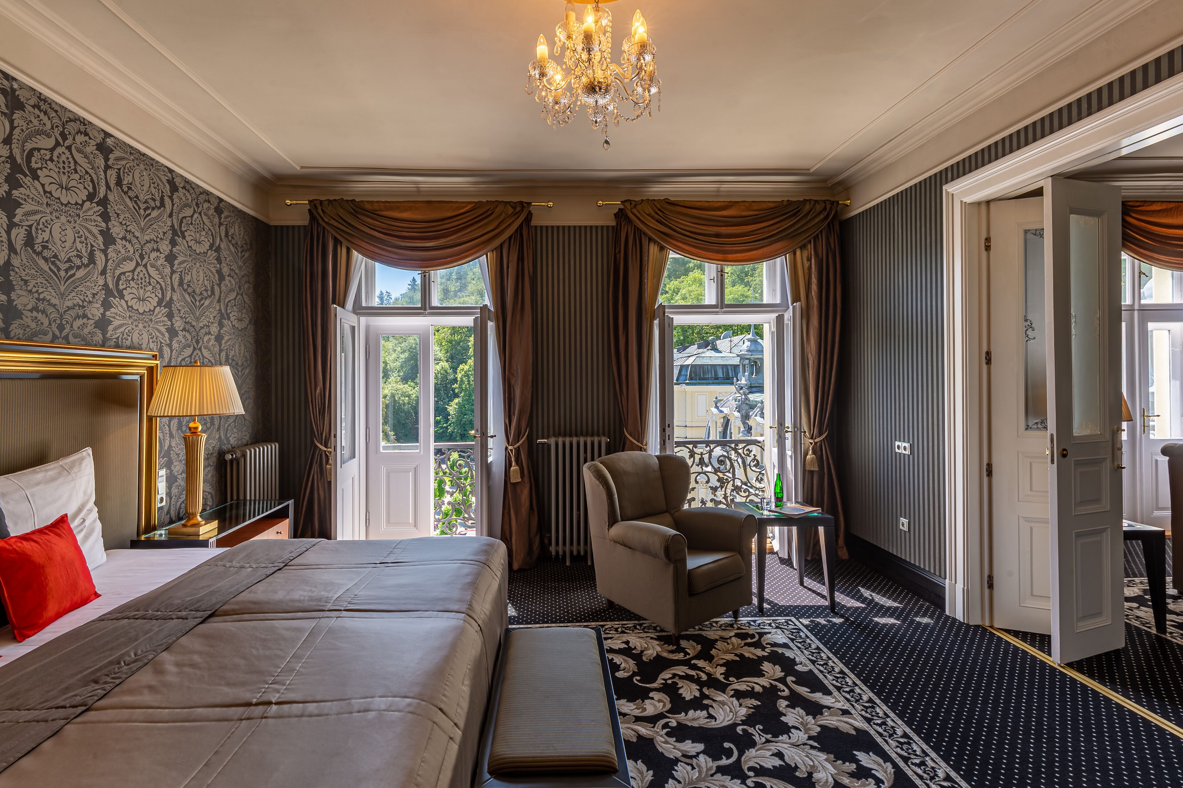 premier suite front view (wellness access) | hypo-allergenic bedding, minibar, in-room safe, desk