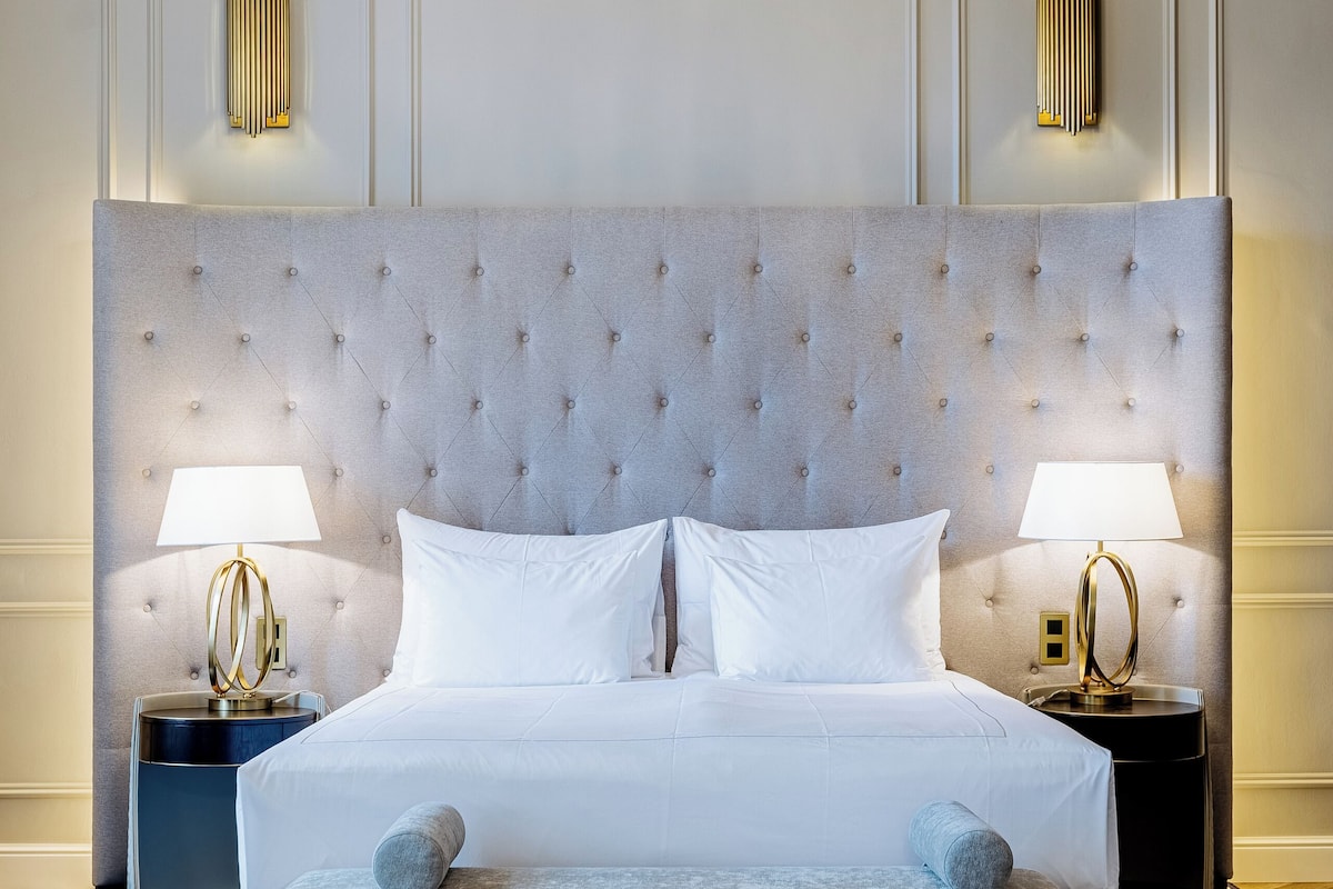 classic suite front view (wellness access) | hypo-allergenic bedding, minibar, in-room safe, desk