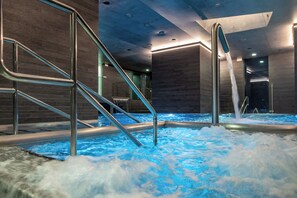 Indoor spa tub