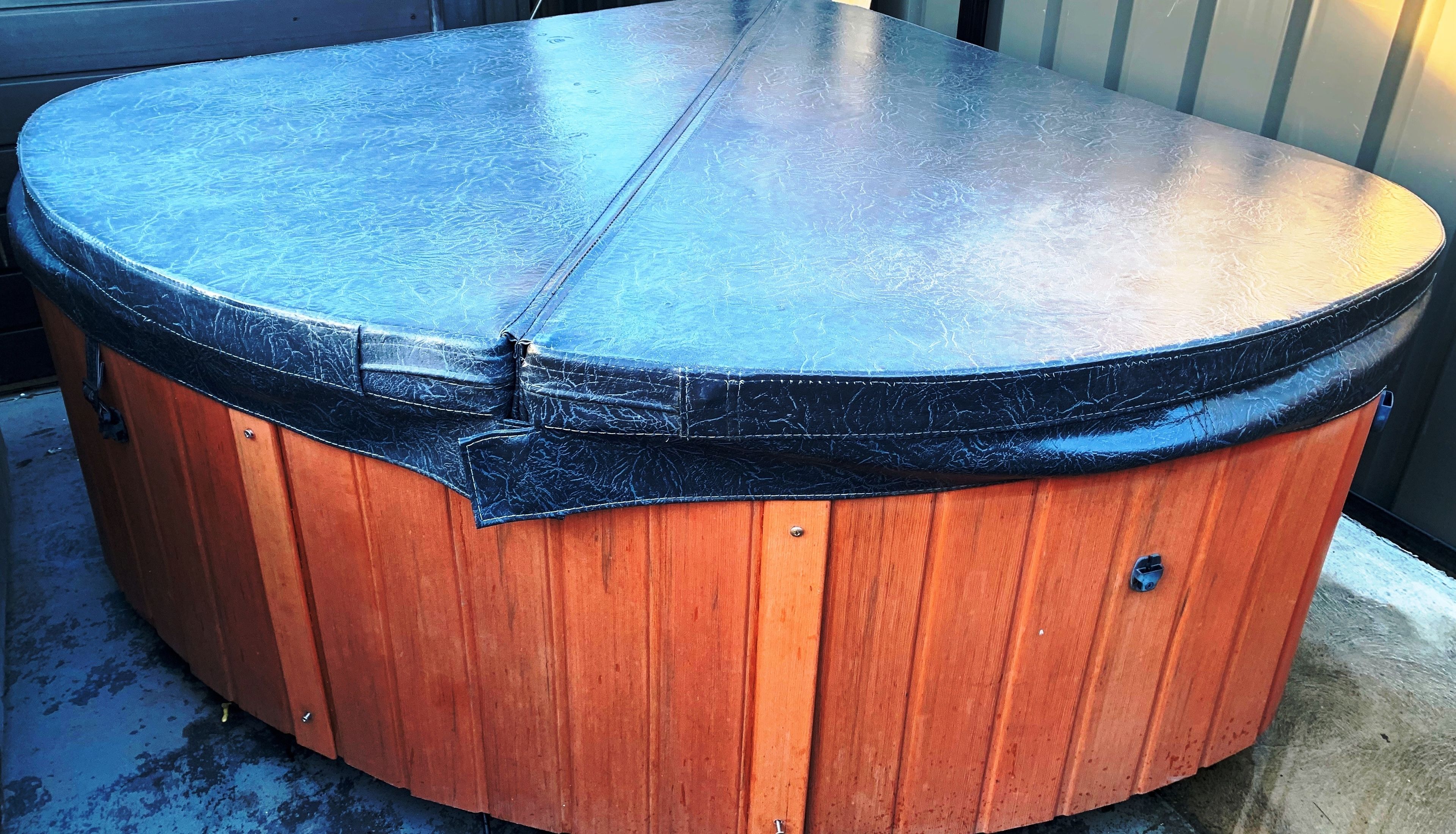 corroboree spa cabin | private spa tub