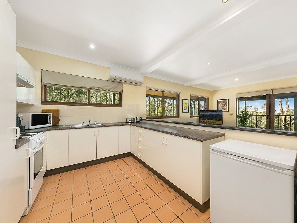 tuckeroo retreat budget accommodation | 1 bedroom, individually furnished, iron/ironing board, bed sheets