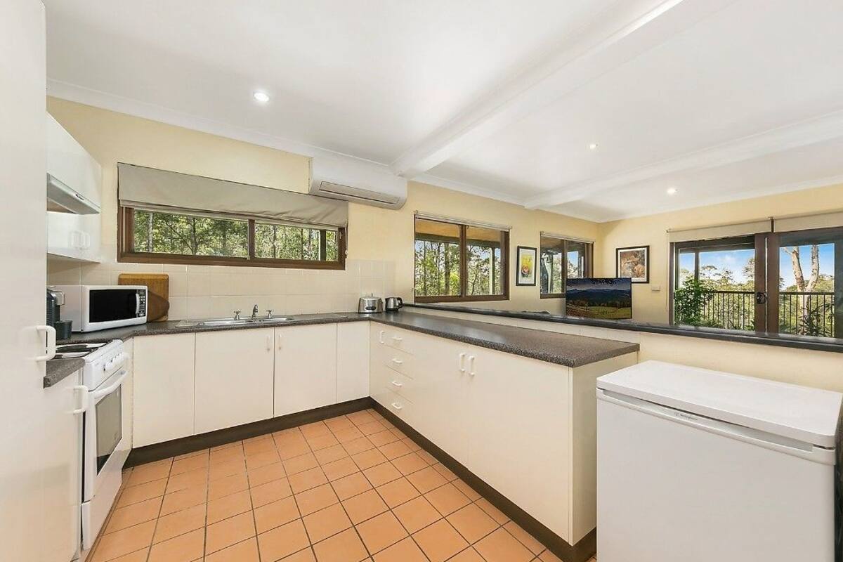 tuckeroo retreat budget accommodation | 1 bedroom, individually furnished, iron/ironing board, bed sheets