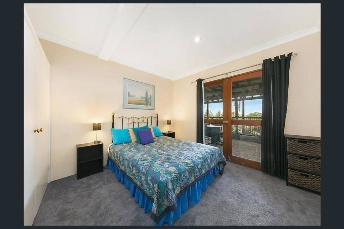 tuckeroo retreat budget accommodation | 1 bedroom, individually furnished, iron/ironing board, bed sheets