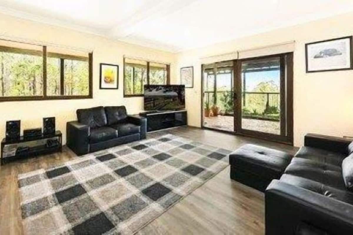 tuckeroo retreat budget accommodation | 1 bedroom, individually furnished, iron/ironing board, bed sheets