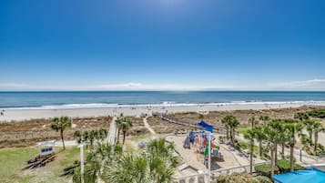 Deluxe Studio, 1 King Bed with Sofa bed, Oceanfront | Beach/ocean view