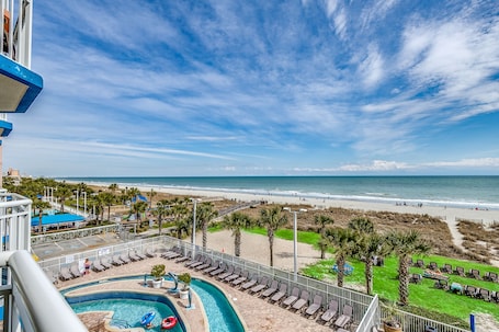 Deluxe Studio, 2 Queen Beds, Oceanfront | Beach/ocean view