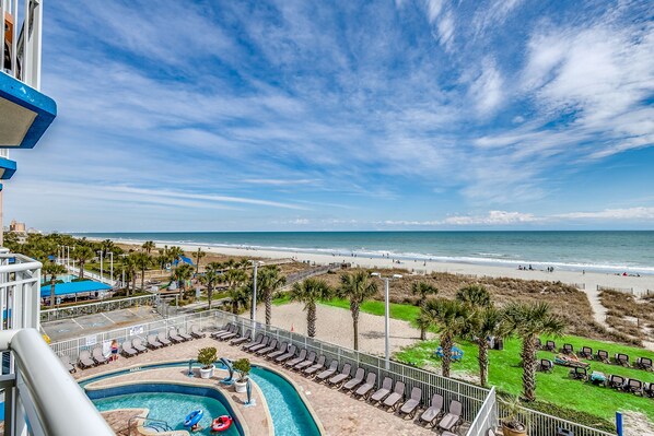 Deluxe Studio, 2 Queen Beds, Oceanfront | Beach/ocean view