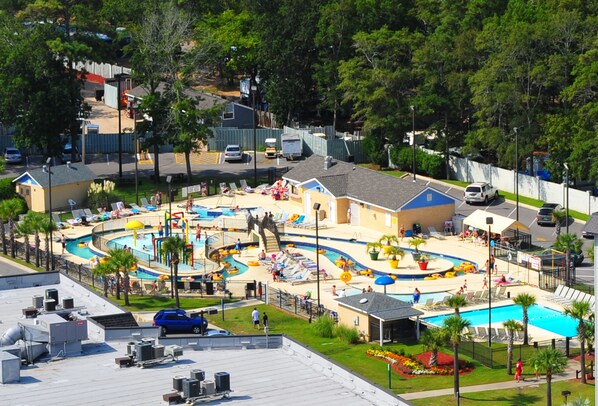 Zona de juegos infantil al aire libre