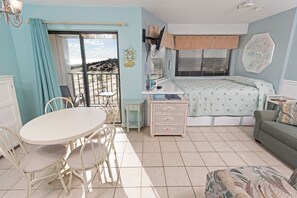 Estudio | Decoración personalizada y muebles diferentes 