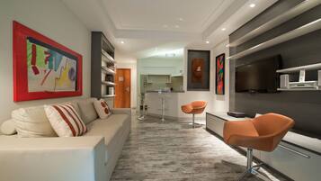 Elite Double Room | Hypo-allergenic bedding available, minibar, in-room safe