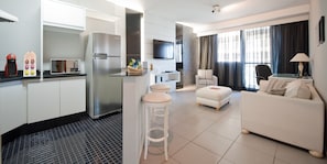 Elite Double Room | Hypo-allergenic bedding, minibar, in-room safe, blackout drapes