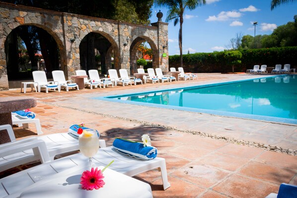 Outdoor pool, pool umbrellas