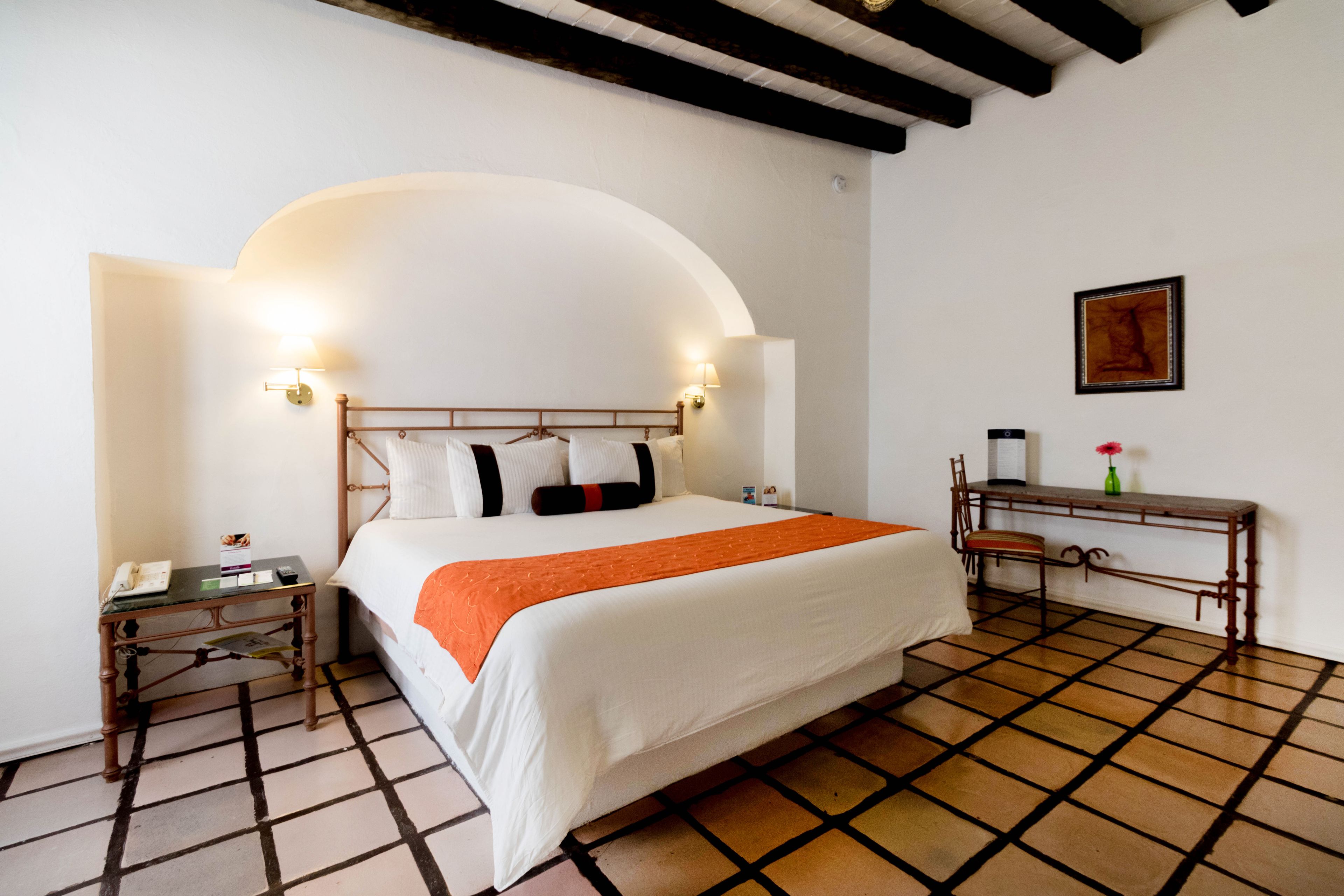 In-room safe, desk, free WiFi