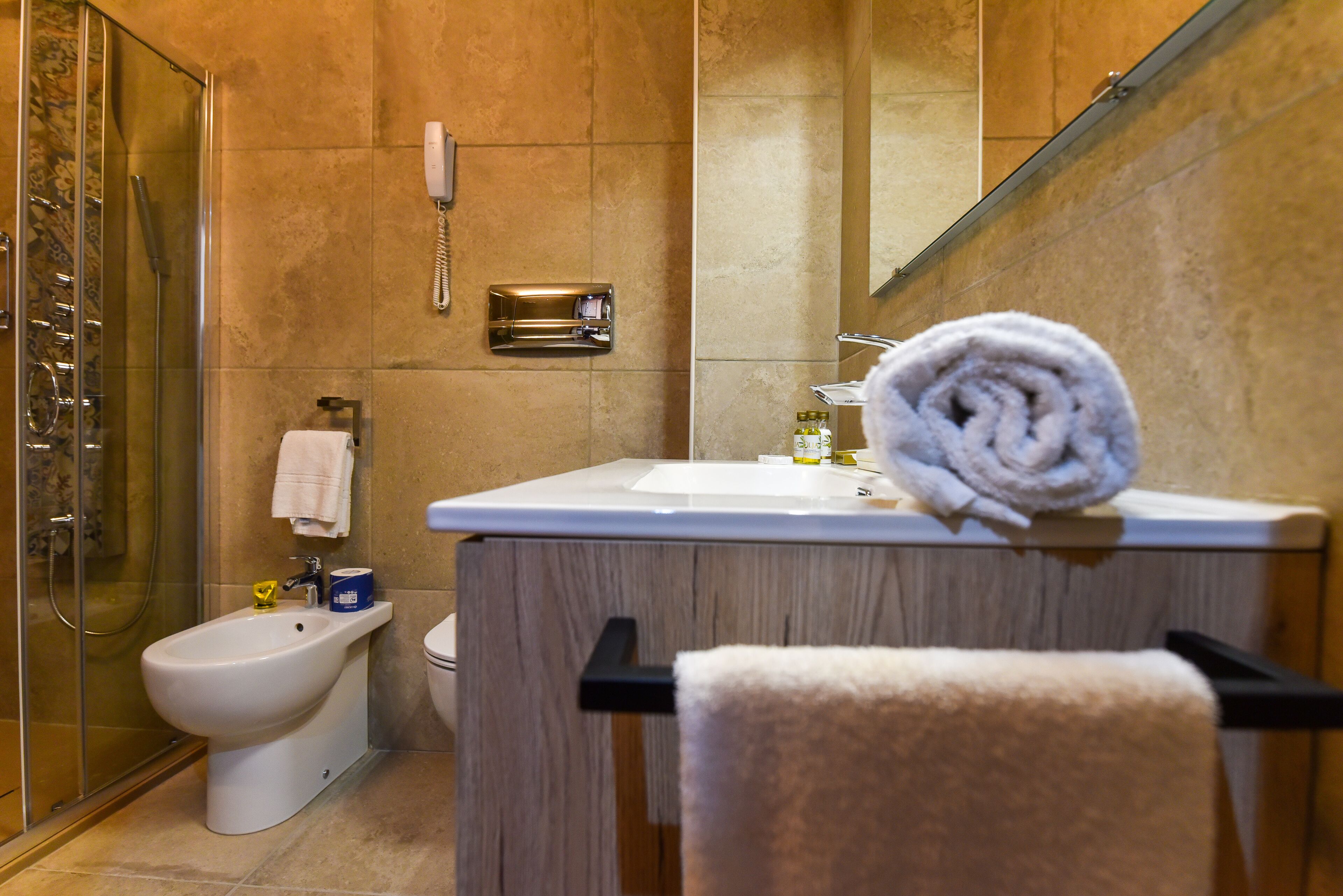 superior double room, valley view | bathroom | free toiletries, hair dryer, bidet, towels