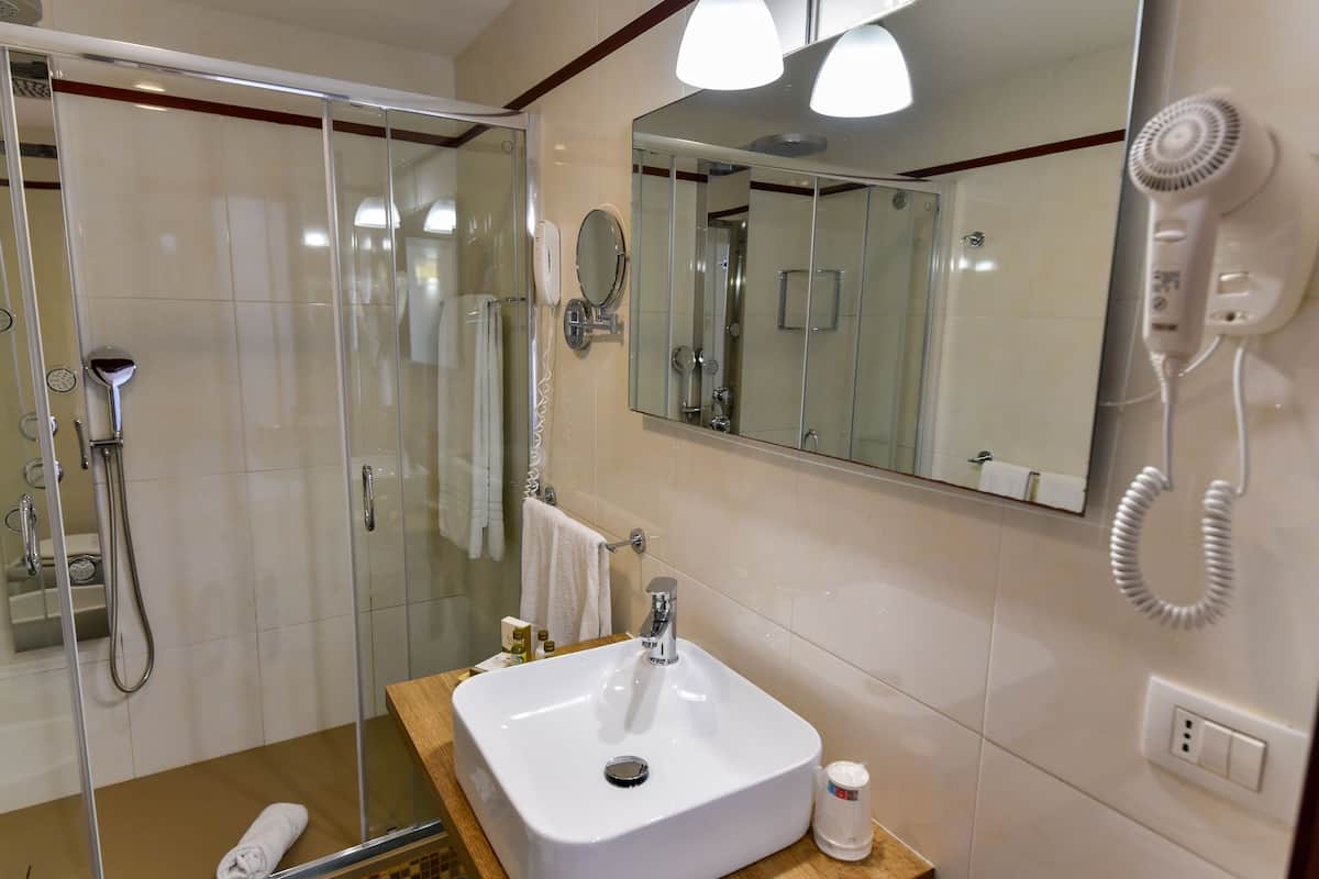 superior double room, valley view | bathroom | free toiletries, hair dryer, bidet, towels