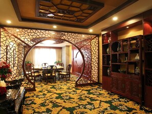 2 restaurants, breakfast, lunch, dinner served; Chinese cuisine