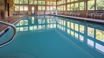 Piscina coberta, 2 piscines a l'aire lliure i gandules