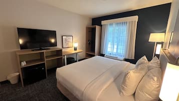 Room, 1 King Bed, Accessible (Mobility, Roll-In Shower) | Desk, iron/ironing board, free WiFi, bed sheets