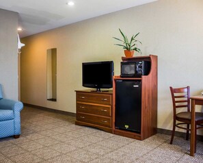 Phòng Tiêu chuẩn | Két bảo mật tại phòng, bàn, bàn ủi/dụng cụ ủi quần áo 
