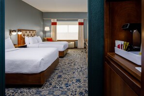Hypo-allergenic bedding, down duvets, pillow-top beds, in-room safe - Four Points by Sheraton Louisville Airport (Louisville)