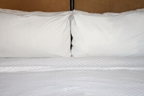 Allergikerbettwaren, Daunenbettdecken, Pillowtop-Betten, Schreibtisch
