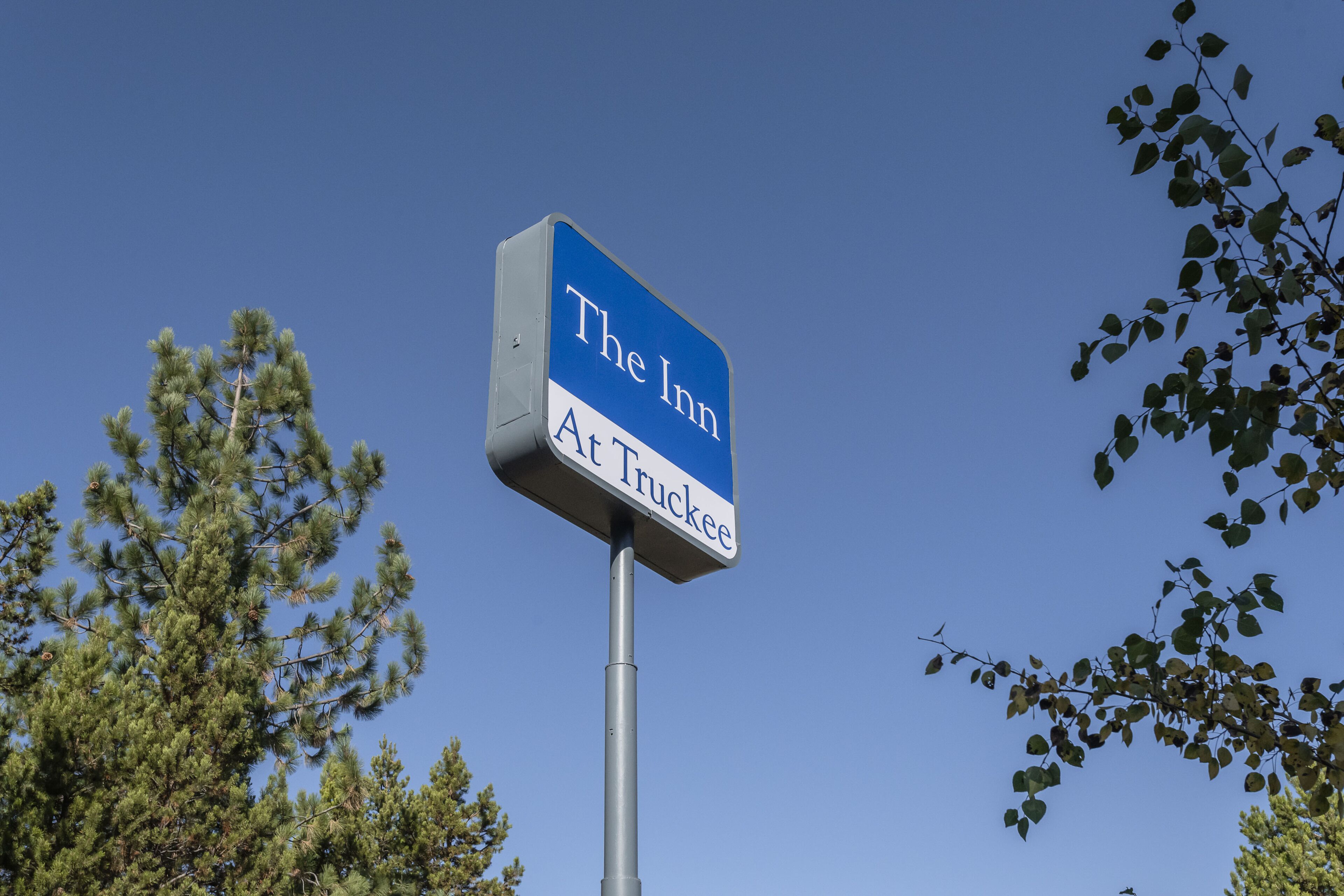 A sign for "The Inn at Truckee" against a clear blue sky.