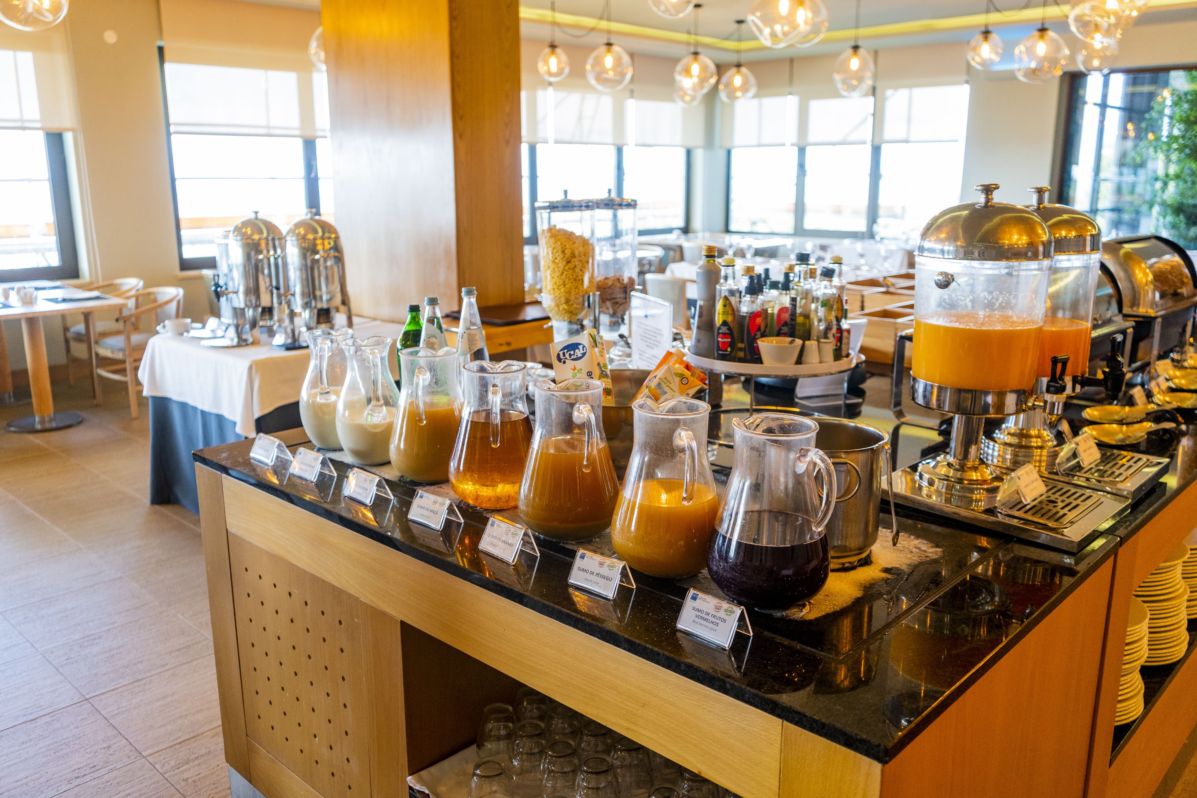 Petit déjeuner buffet servi tous les jours en supplément