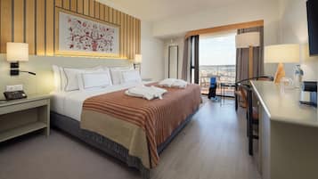 Premium Double City View | Minibar, caja fuerte, sistema de insonorización