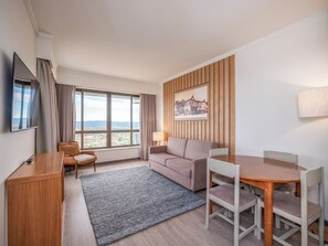 Junior Suite | Minibar, in-room safe, soundproofing, iron/ironing board - Melia Castelo Branco (Castelo Branco)