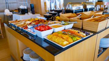 Tägliches Frühstücksbuffet (10 EUR pro Person)