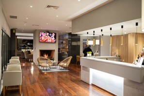 2 bars/lounges, poolside bar