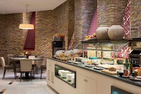 Daily buffet breakfast for a fee. Catalonia El Pilar
