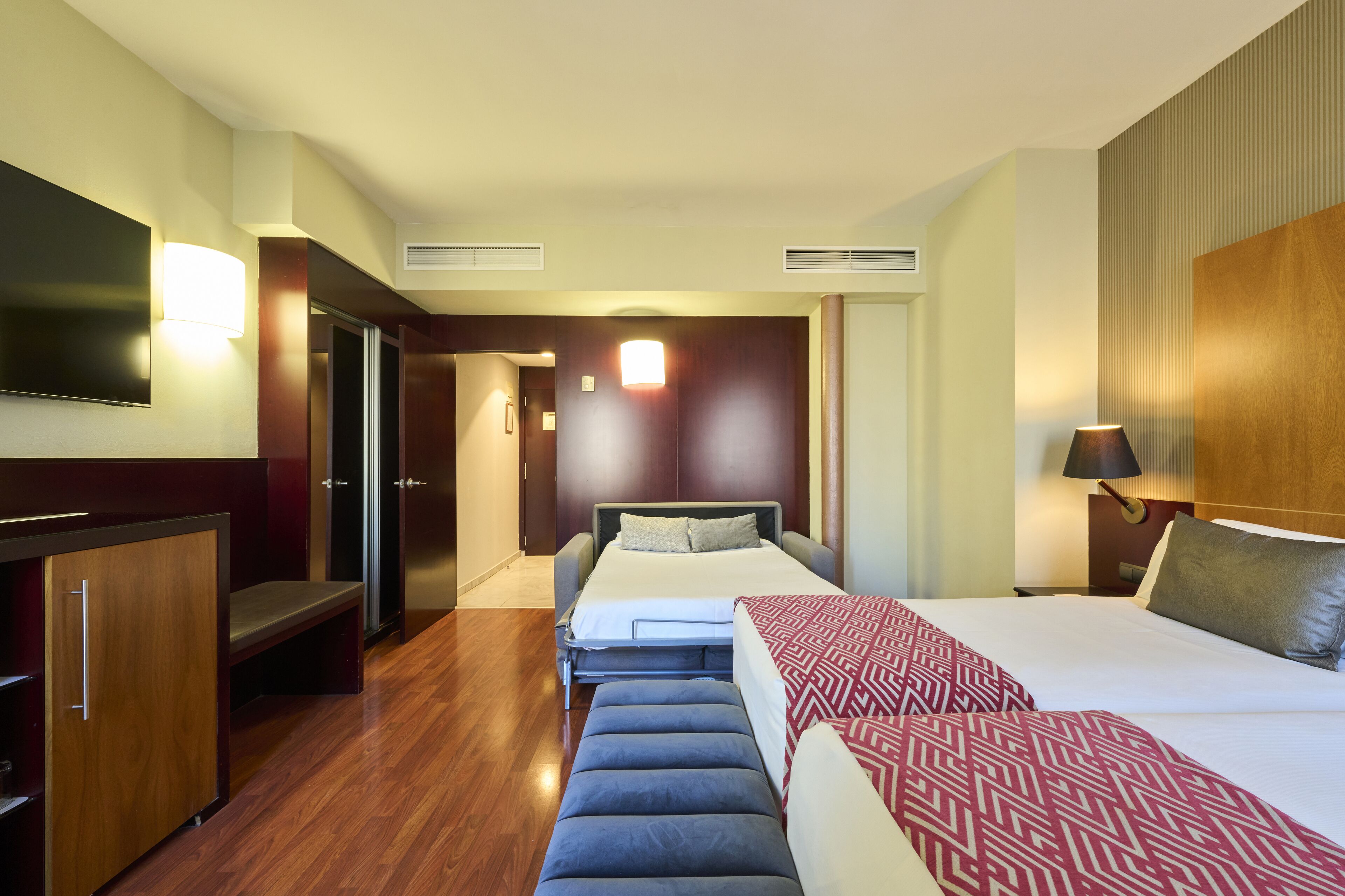 triple room | minibar, in-room safe, desk, soundproofing