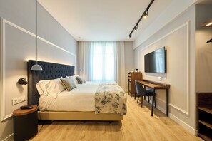 Minibar, in-room safe, desk, soundproofing - Catalonia El Pilar (Zaragoza)