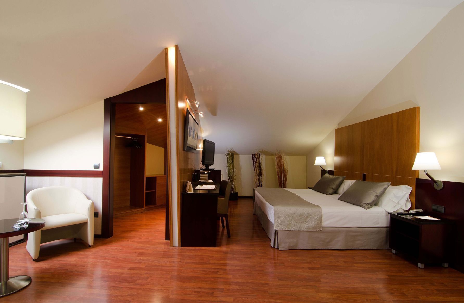 Minibar, in-room safe, desk, soundproofing