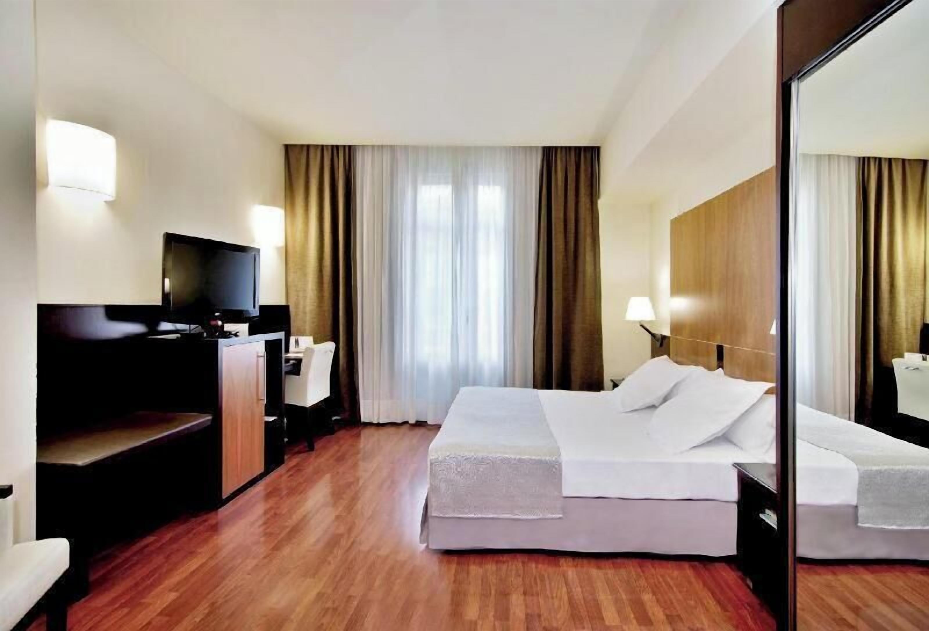 Minibar, in-room safe, desk, soundproofing