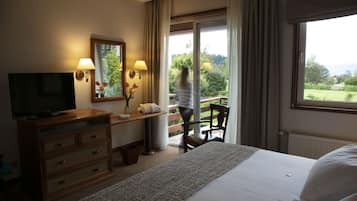 Premium bedding, down duvets, pillow-top beds, minibar