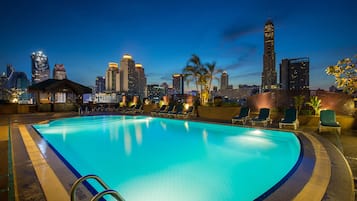 Outdoor pool, pool loungers