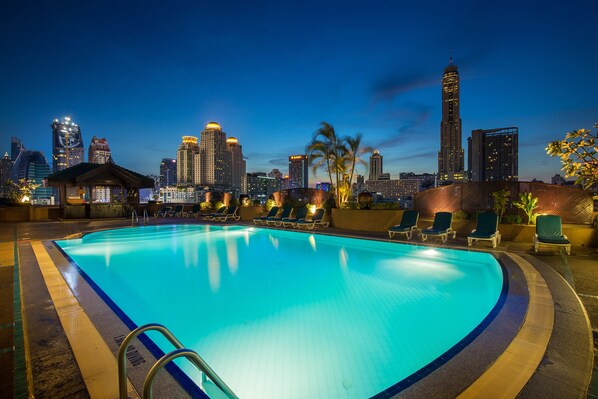 Outdoor pool, open 10 AM to 9 PM, pool loungers