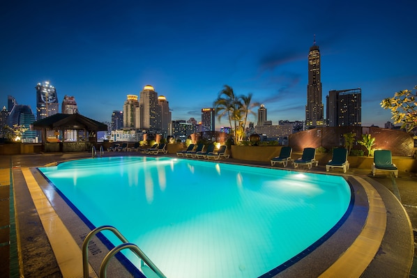 Outdoor pool, pool loungers