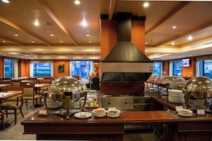 2 restaurants, breakfast, lunch, dinner served; international cuisine