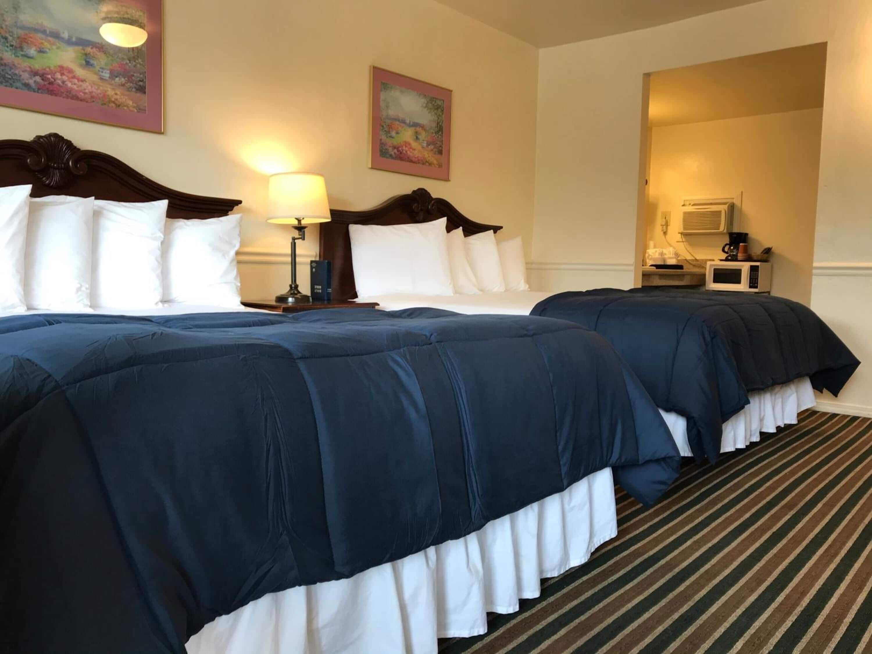 Photo - Monterey Pines Inn