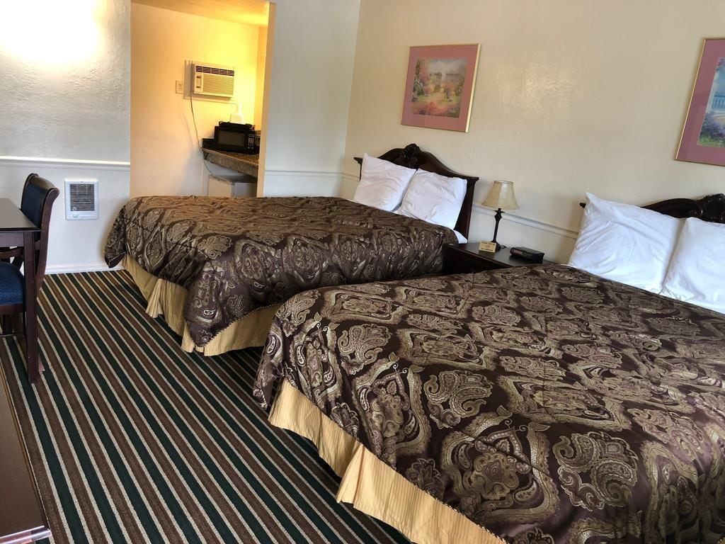 Photo - Monterey Pines Inn